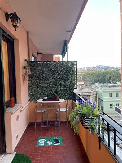 Appartamento con 6 locali in vendita in Genova