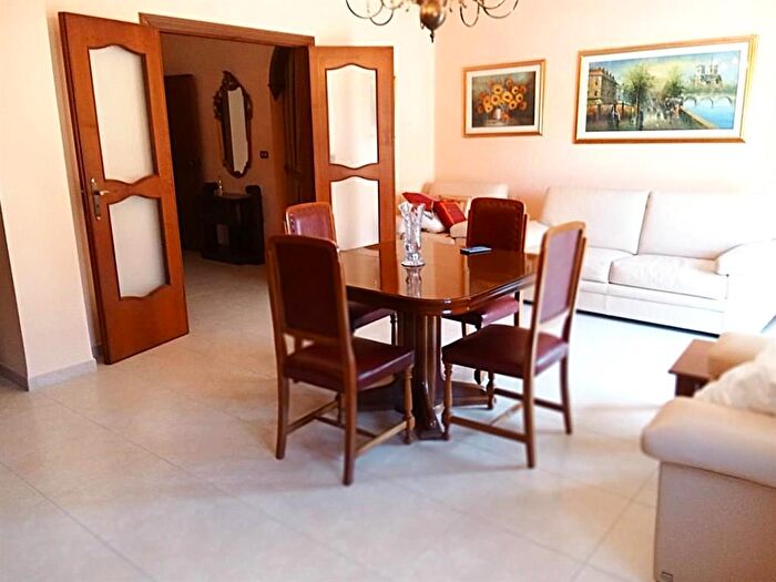 Appartamento con 5 locali in vendita in Via San Pompilio, Turi