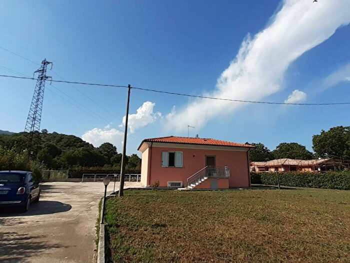 Casa quadrilocale in vendita in Contrada Prati, Montella