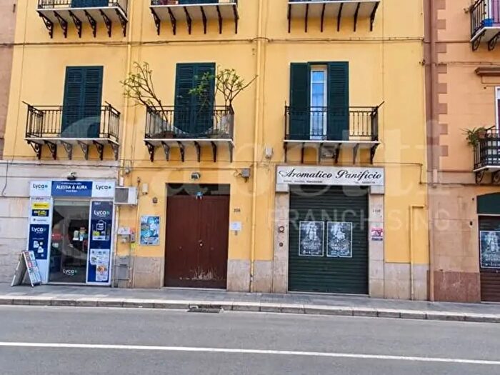 Appartamento quadrilocale in vendita in Via Oreto, Palermo