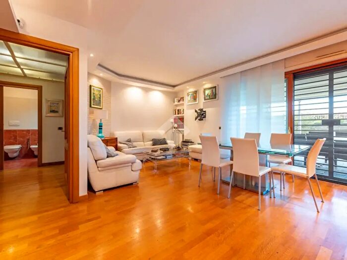 Appartamento quadrilocale in vendita in Via Vittorio Caprioli, Roma