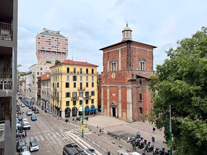 Appartamento quadrilocale in affitto in Corso di Porta Romana, Missori, Milano