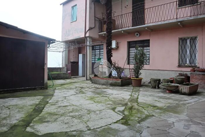 Casa con 9 locali in vendita in Via Ulderico Ollearo, San Salvatore Monferrato