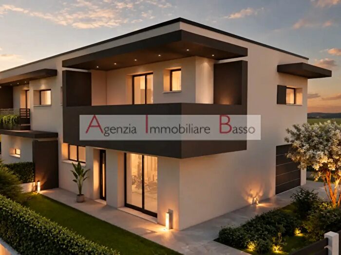 Casa con 6 locali in vendita in Via Giorgione, Loreggia