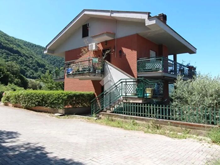 Appartamento bilocale in vendita in Via Fonte della Valle, Scandriglia