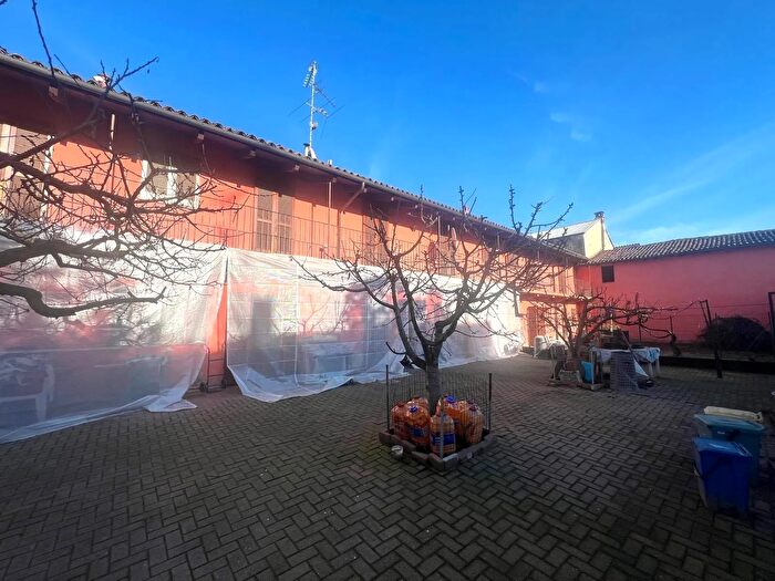 Casa con 10 locali in vendita in Via P Roncarolo, Stroppiana