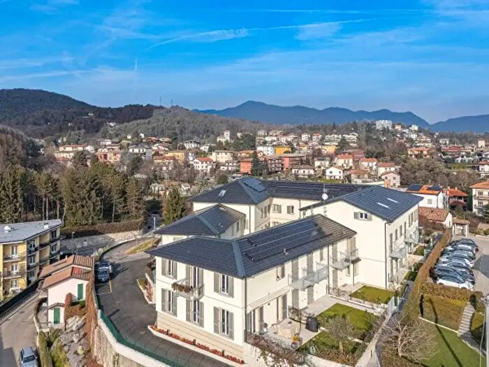 Appartamento quadrilocale in vendita in Via Bruno Carnini, San Fermo Della Battaglia