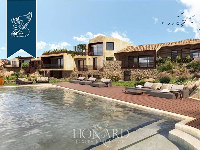 Casa con 6 locali in vendita in Arzachena