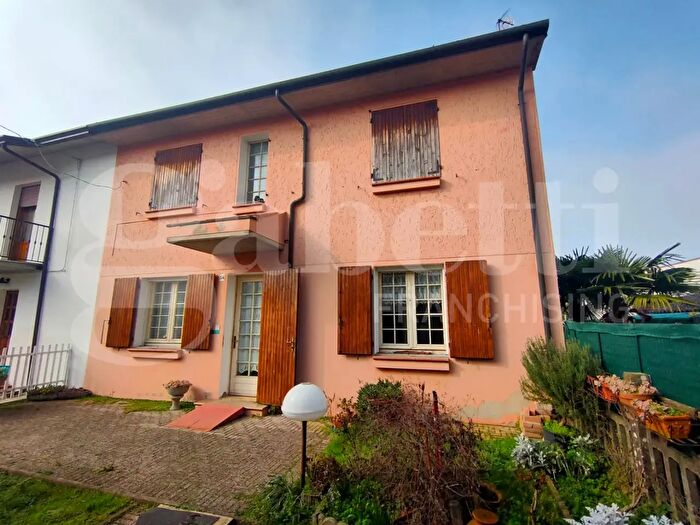 Casa con 5 locali in vendita in Mesola