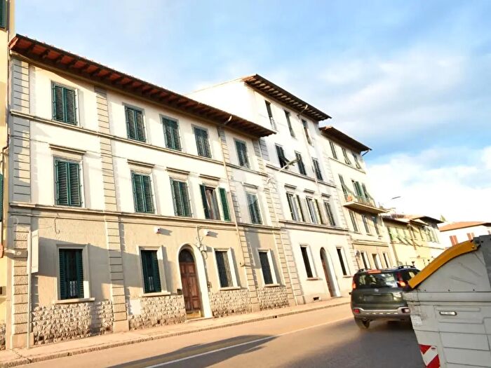 Appartamento quadrilocale in affitto in Via Coluccio Salutati, Firenze