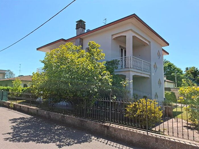 Casa con 5 locali in vendita in Via Rimembranze, Lentate Sul Seveso