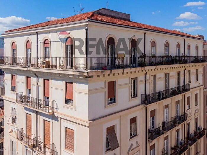 Appartamento trilocale in vendita in Via Malta, Palermo