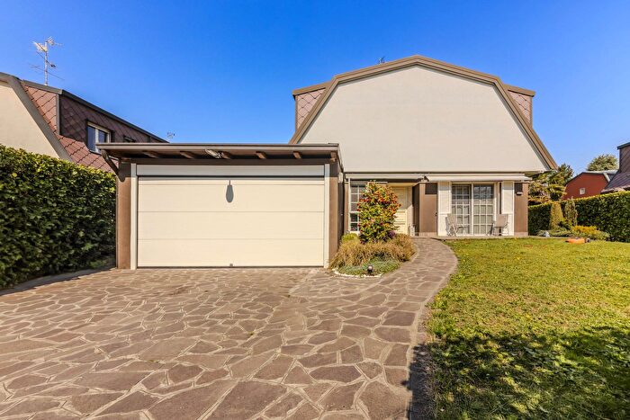 Casa quadrilocale in vendita in Arese