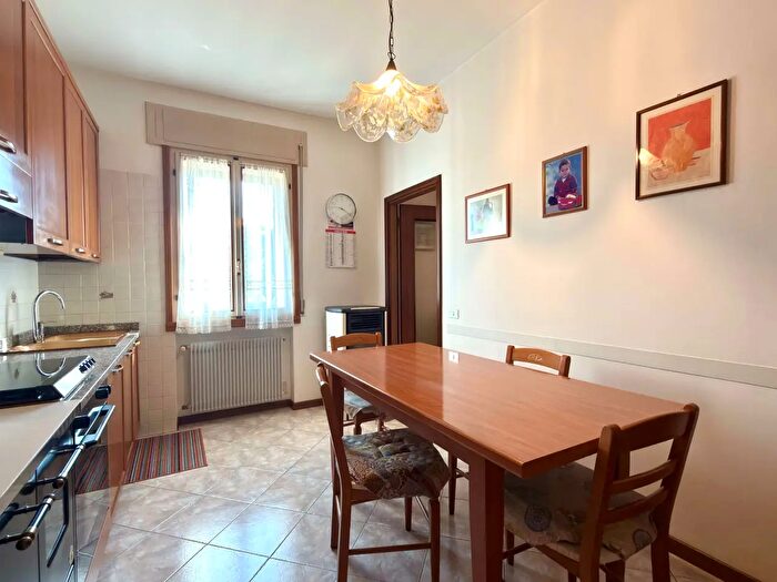 Appartamento con 10 locali in vendita in Via Caronelli, Colle Umberto
