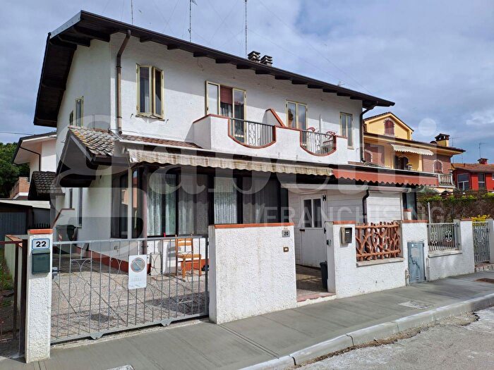 Casa trilocale in vendita in Via Aspromonte, Comacchio