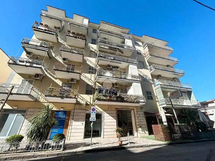 Appartamento trilocale in vendita in Via Ferrara, Casoria