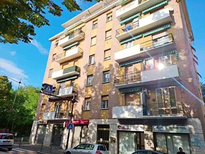 Appartamento trilocale in vendita in Viale Mentana, Parma