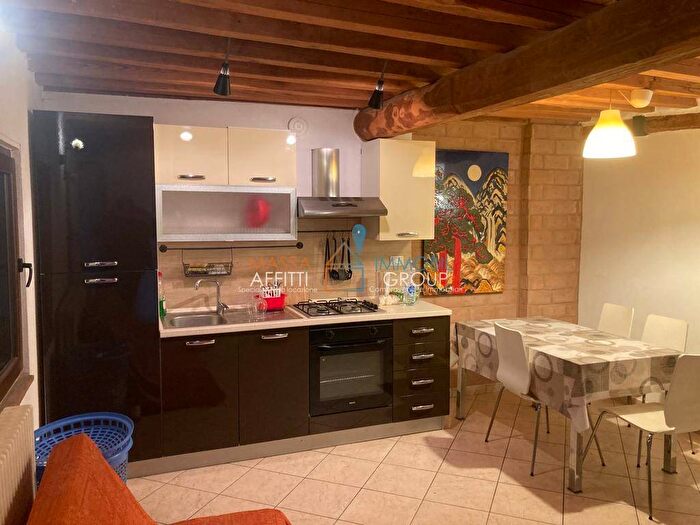 Appartamento bilocale in affitto in Viale Potrignano, Centro, Carrara