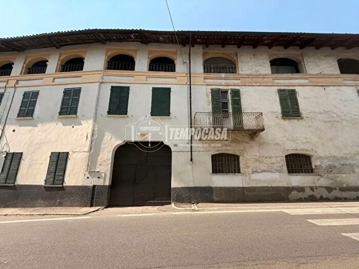 Casa con 8 locali in vendita in Via Vittorio Emanuele II, Bricherasio