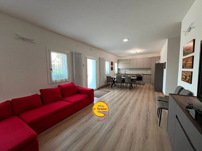 Appartamento bilocale in affitto in VIA CARPENA, Castelcucco