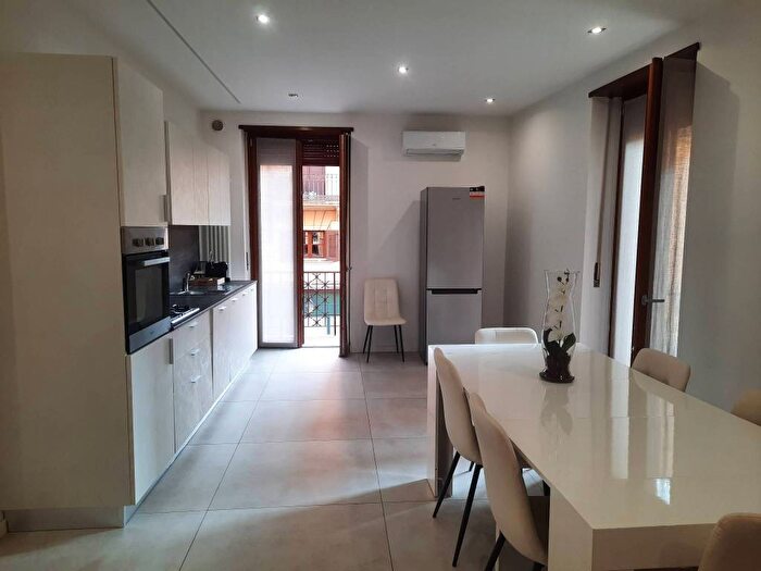 Appartamento quadrilocale in affitto in Via San Vitale, Veronetta, Verona