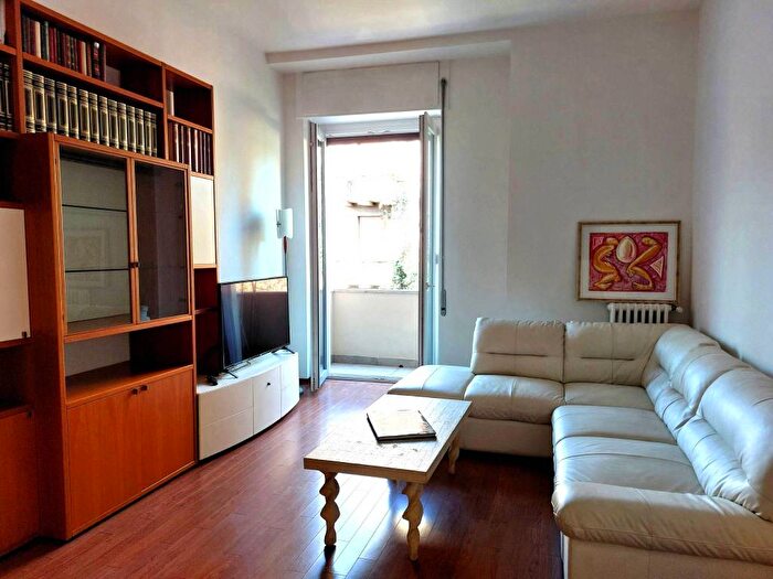 Appartamento trilocale in affitto in Viale Angelo Filippetti, Quadronno Crocetta, Milano