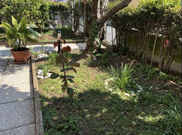 Casa con 6 locali in vendita in Viale Teramo, Riccione