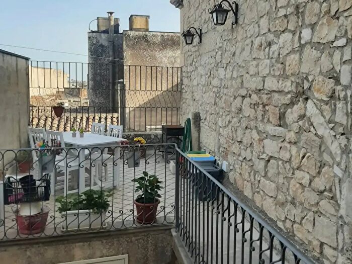 Casa quadrilocale in vendita in Via Garofalo, Modica