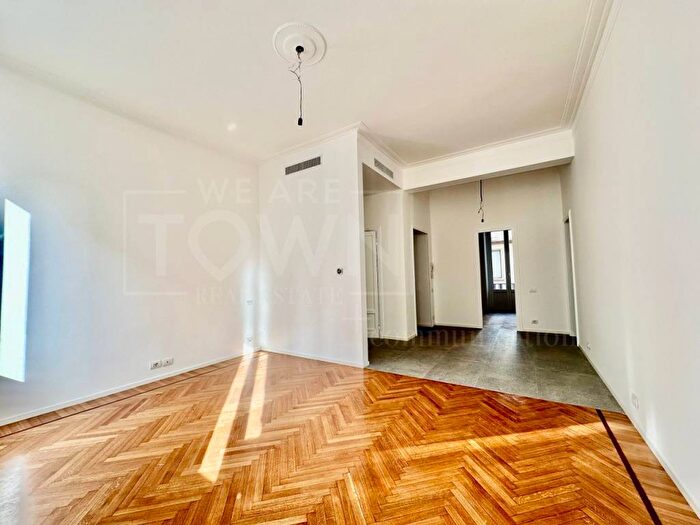 Appartamento trilocale in affitto in Piazza Santa Maria Beltrade, Duomo, Milano
