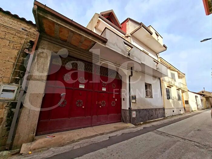 Casa con 18 locali in vendita in Via Mercadante, Santa Maria Capua Vetere