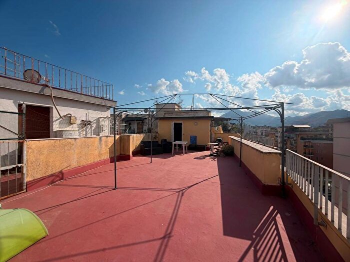 Casa quadrilocale in affitto in Via Olivio Sozzi, Notarbartolo Sciuti, Palermo