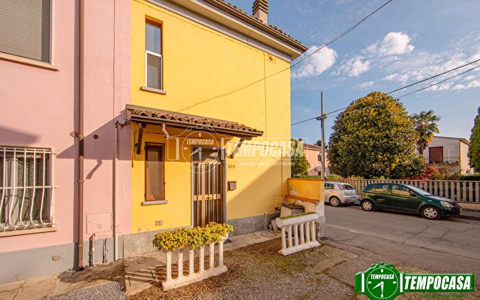 Casa bilocale in vendita in Via Umberto I, Lungavilla