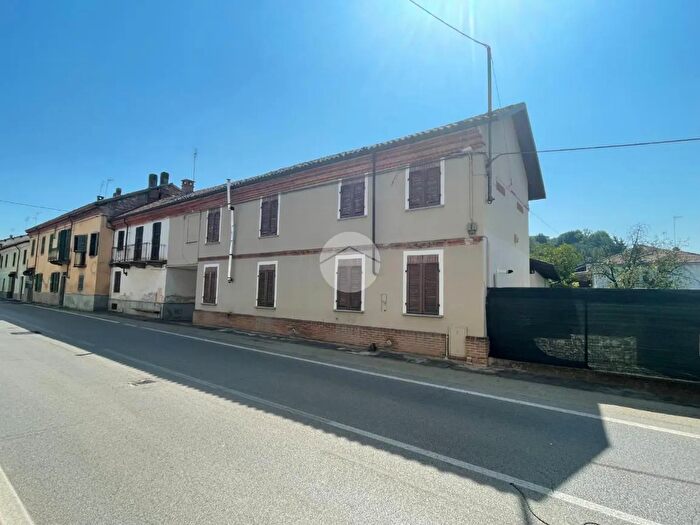 Casa con 5 locali in vendita in Frazione Quarto Inferiore, Asti