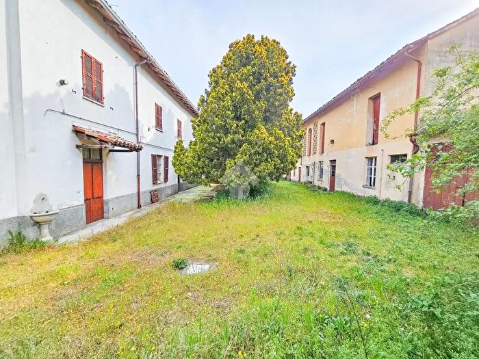 Casa con 9 locali in vendita in Via Tortona, Bosco Marengo