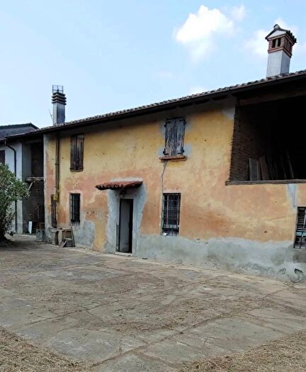 Casa con 8 locali in vendita in Annicco