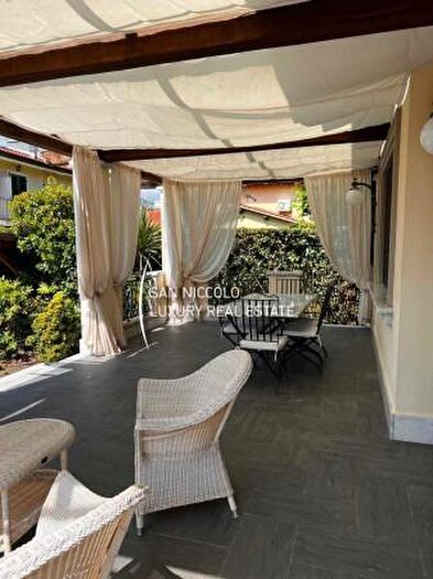 Casa con 6 locali in affitto in Forte Dei Marmi