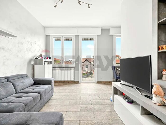 Appartamento trilocale in vendita in Via Mazzel, Cassano Magnago