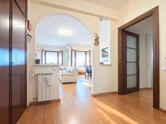 Appartamento trilocale in vendita in Via Filippo De Grenet, Roma