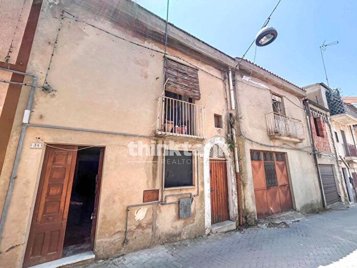 Casa con 6 locali in vendita in Corso Cavour, Aidone