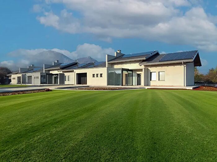 Casa con 5 locali in vendita in Via Bivio, Frossasco