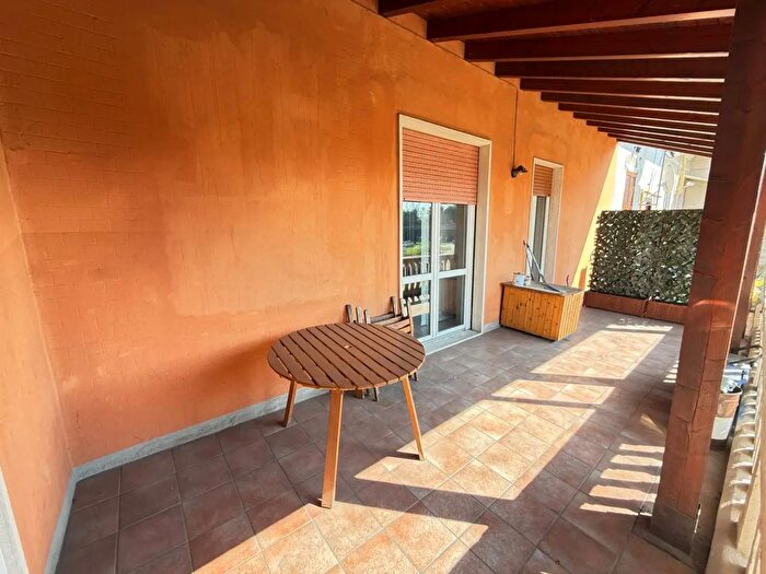 Casa con 6 locali in vendita in Vanzaghello