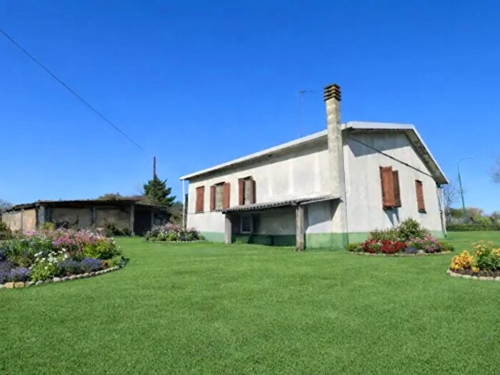 Casa quadrilocale in vendita in Via Maggio, Caresana