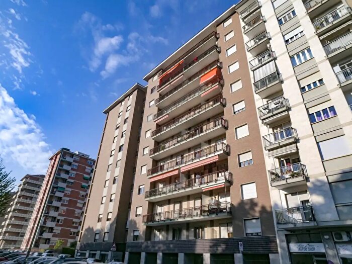 Appartamento quadrilocale in vendita in Via Buenos Aires, Torino