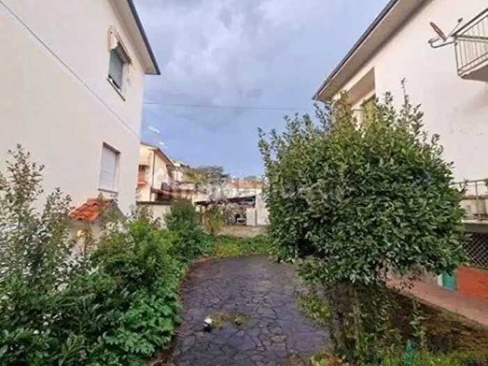 Casa con 6 locali in vendita in Montecatini Terme