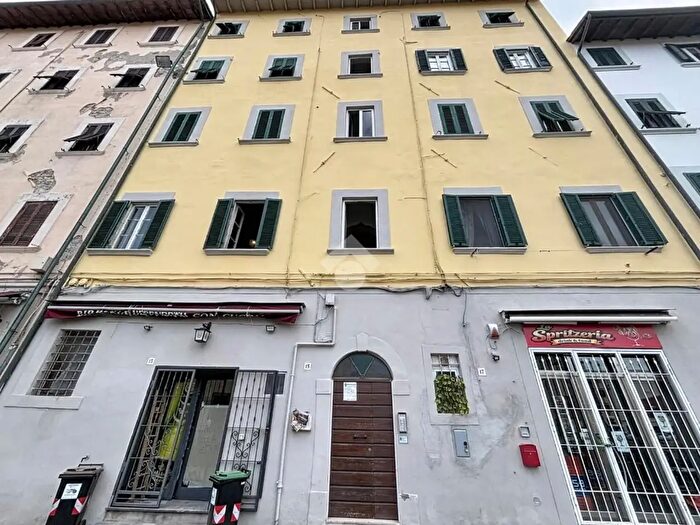 Appartamento trilocale in vendita in Viale Caprera, Livorno