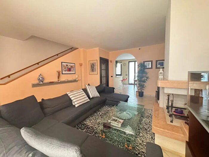 Casa con 8 locali in vendita in Laterina Pergine Valdarno