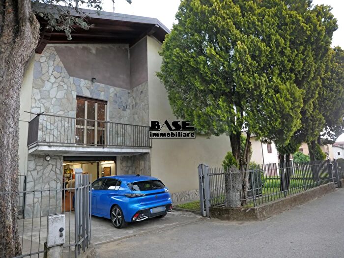 Casa quadrilocale in vendita in Via Montechiaro, Bulgarograsso