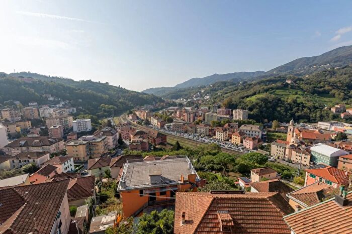 Appartamento con 5 locali in vendita in Via Fratelli Gazzo, Genova