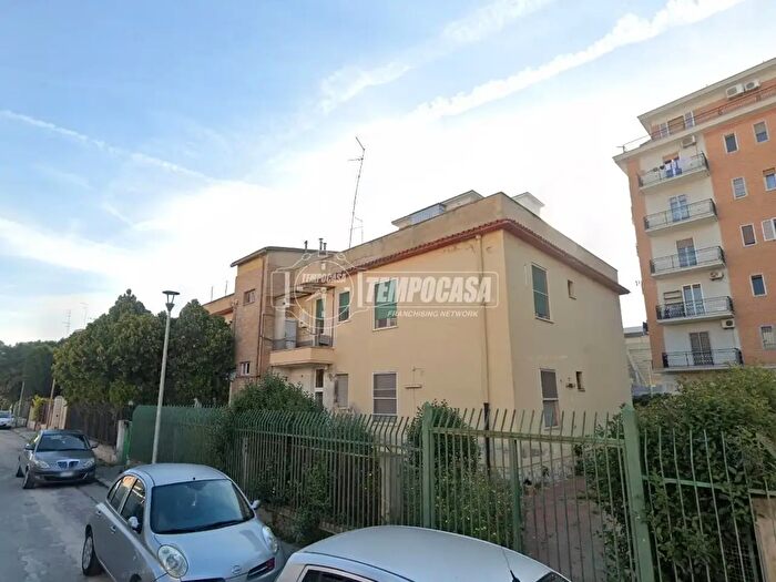 Appartamento con 5 locali in vendita in Via Vincenzo Cuoco, Foggia