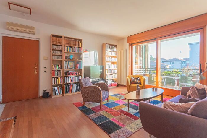 Appartamento con 5 locali in vendita in Via Europa, Monza